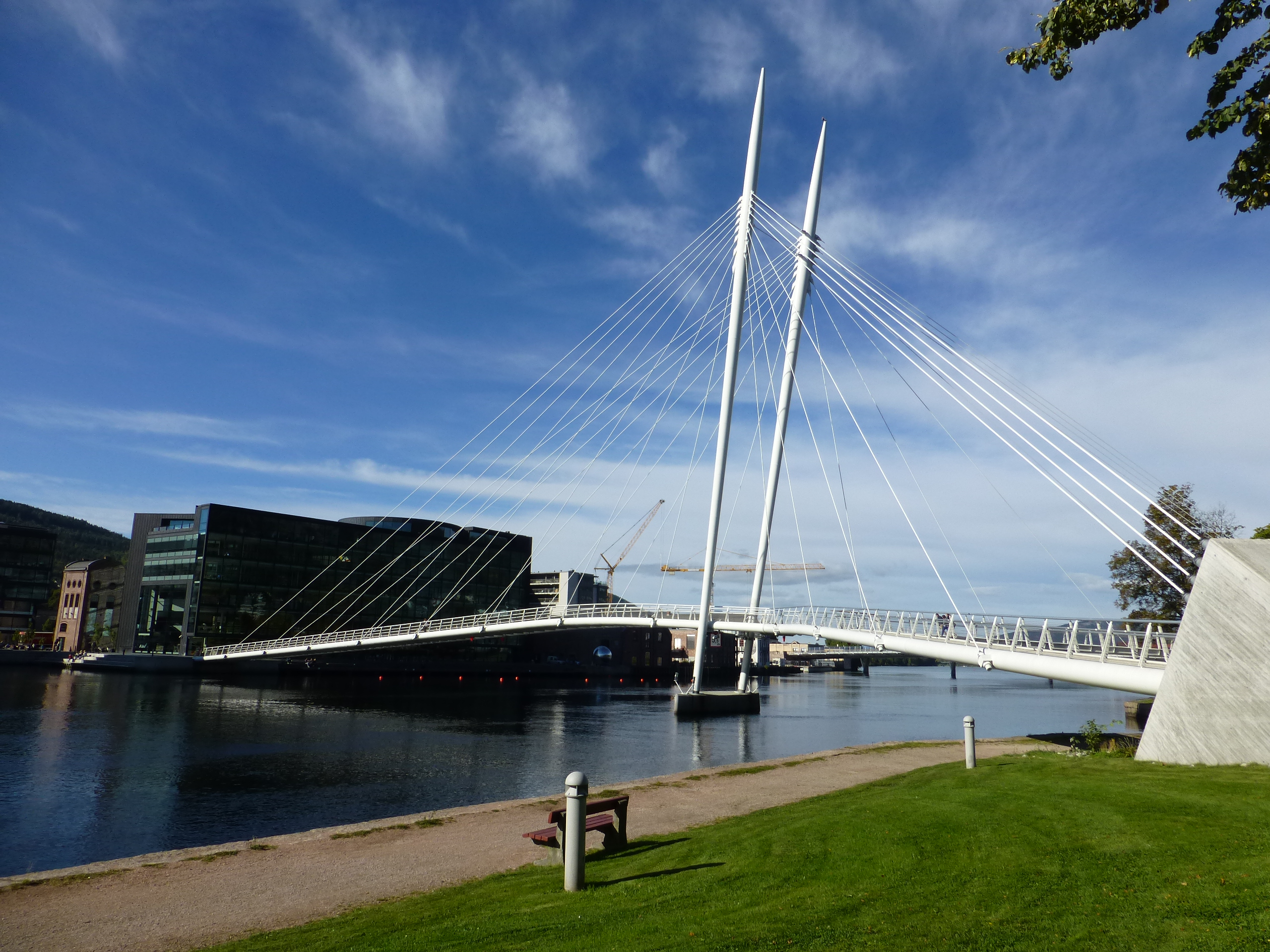 Пішохідний міст Ypsilon у Драммені, Норвегія – FinnMetal